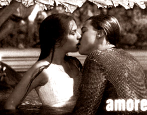 Leonardo DiCaprio and Claire Danes in the romantic scene in a swimming-pool (instead of at the balcony)  the film of Baz Luhrmann  -  ���� ����� � �������� �������� ��������� ����� �������������� ���������� � �������� (������ �������). ����� ��������. 1996