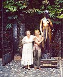 Verona. Cinzia and Olga beside the statue of Juliet in the courtyard of Juliet's House