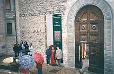 Romano, Cinzia and Vladimir near the entrance to Palazzo Ducale- Montague's house in the film