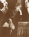 Mercutio with a mask near the well of Rosselino