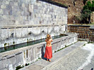 Тускания. Прототип фонтана Меркуцио, построенного в фильме Дзеффирелли  -  Италия  -  май, 2009  